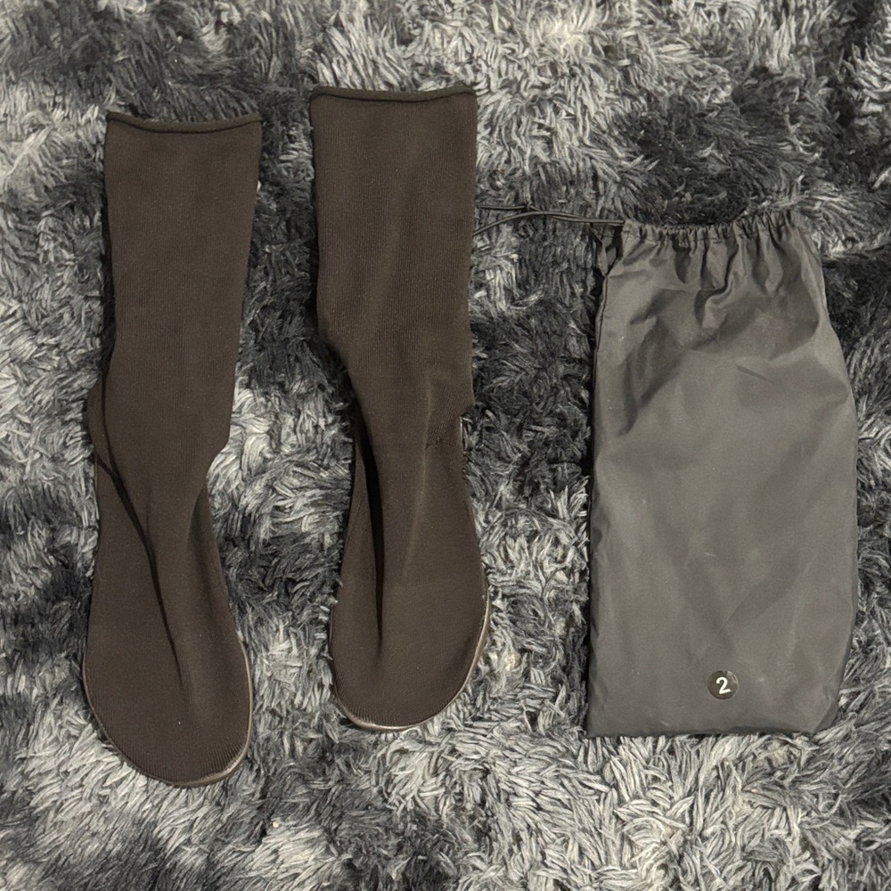 Yeezy Pods with Dust Bag